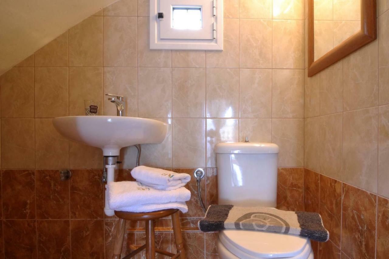 Angela Pool Apartment