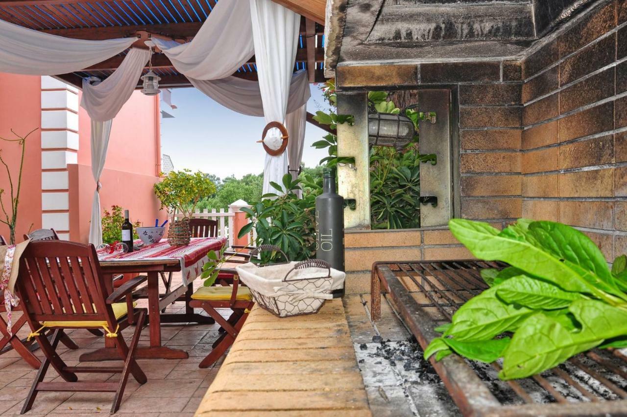 Angela Pool Apartment Agios Georgios Pagon